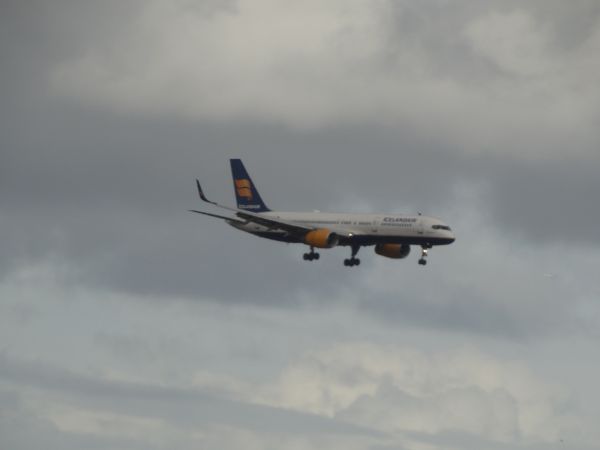 is-icelandair-b757landing-keflavik-180518-full.jpg