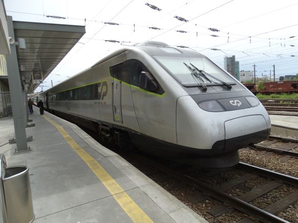 pt-cp-pendolino4009-vilanovadegaia-280418-pic2-full.jpg