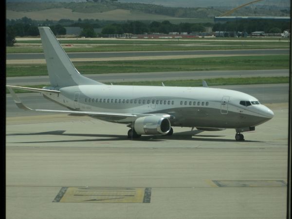 es-comlux-9h_mac-madrid_barajas-120623-full.jpg