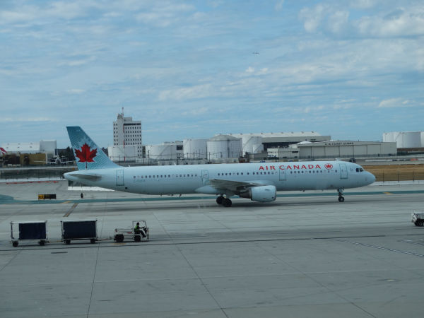 us-aircanada-cflkx-lax-291016-full.jpg