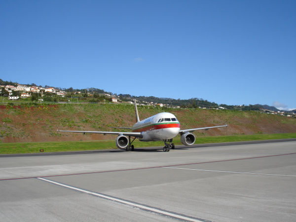 pt-tap-a320-funchal-261205-full.jpg