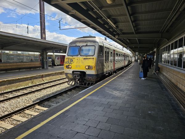 be-sncb-am80_371-brussels_gare_du_midi-210424-full.jpg