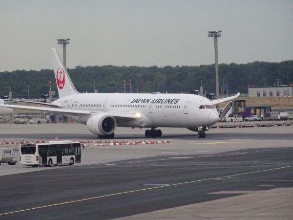 de-jal-ja864j-frankfurt-020622-full.jpg