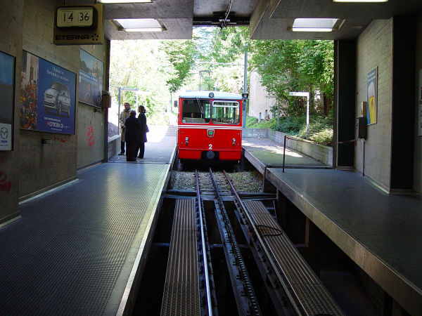 ch-dolderbahn-2-roemerhof-300902-full.jpg