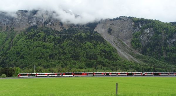 ch-zb-luzern_interlaken_express-brienz-130523-full.jpg