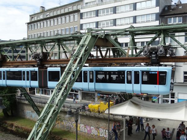 de-wsw-schwebebahn_gen15-wuppertal_hbf-100617-pic2-full.jpg