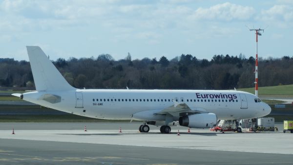 de-avionexpress-9hamk-hamburg-290325-full.jpg
